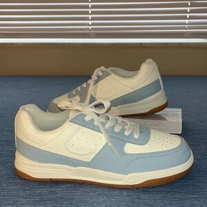 ☀️ 3 / $15 Sale ☀️ Fab kids Size 7 male 8.5 female (adult size shoe)